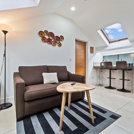 Exquisite 2-Bedroom Penthouse-Sleeps 7-Free Parking With Workstations & High-Speed Wifi Birmingham Exteriér fotografie