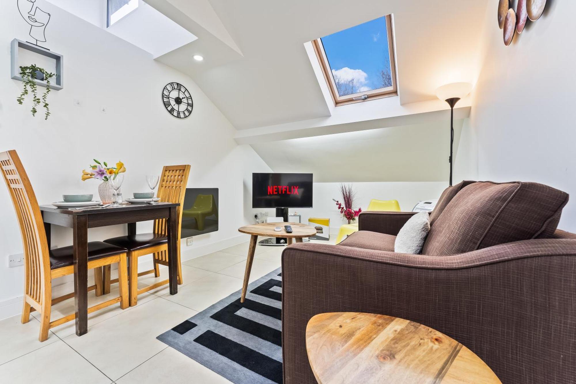 Exquisite 2-Bedroom Penthouse-Sleeps 7-Free Parking With Workstations & High-Speed Wifi Birmingham Exteriér fotografie