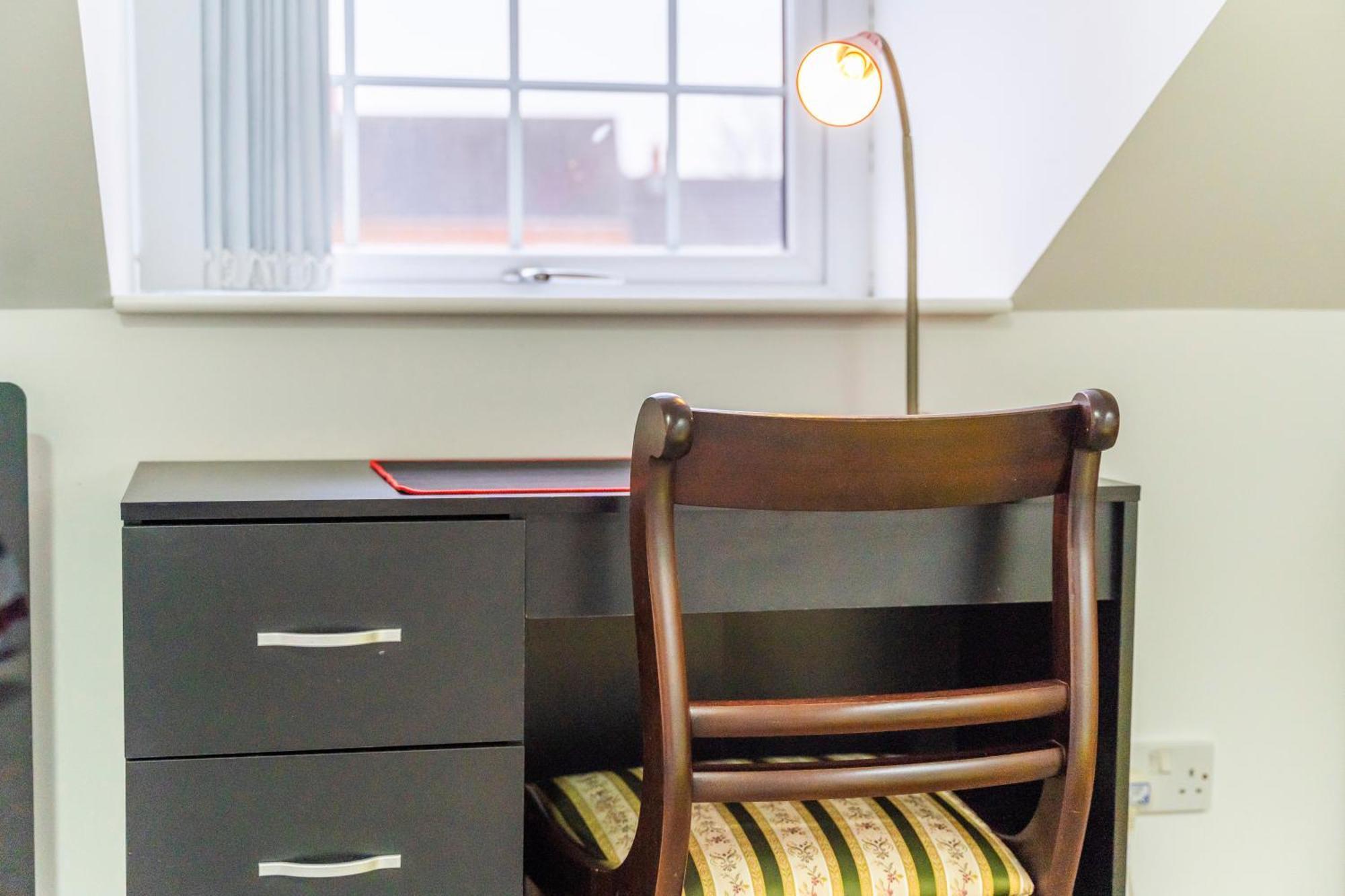 Exquisite 2-Bedroom Penthouse-Sleeps 7-Free Parking With Workstations & High-Speed Wifi Birmingham Exteriér fotografie