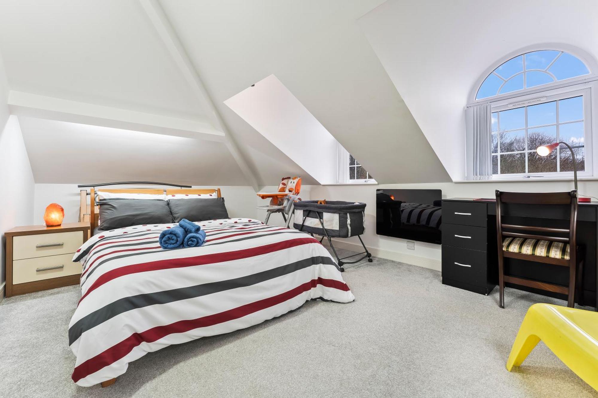 Exquisite 2-Bedroom Penthouse-Sleeps 7-Free Parking With Workstations & High-Speed Wifi Birmingham Exteriér fotografie